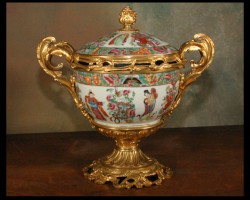 Chinese Rose Medallion Coupe