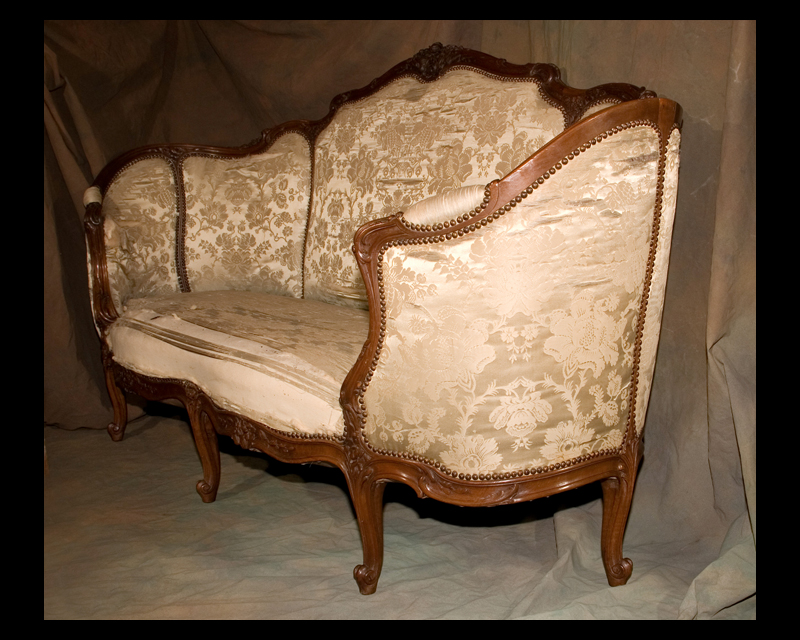 Thomasville French Provincial Louis XV Carved Walnut Upholstered
